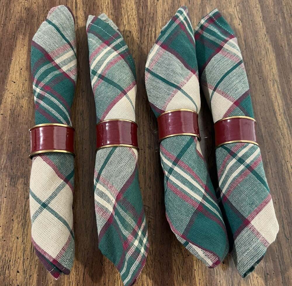 Set of 4 Red Green Plaid Cloth Napkins w/ Red Metal Napkin Rings Holidays